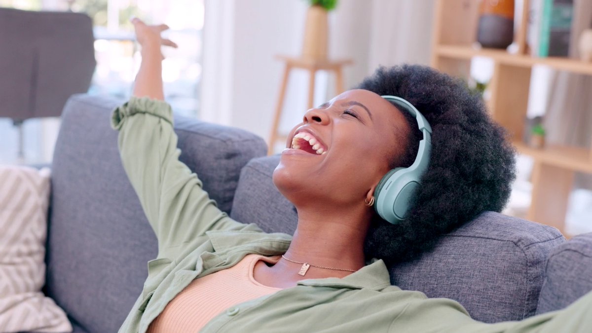 EvonneNissalke's tweet photo. Nothing beats the feeling when your favorite song drops and the whole room turns into your personal concert https://t.co/LRySfyG4t5