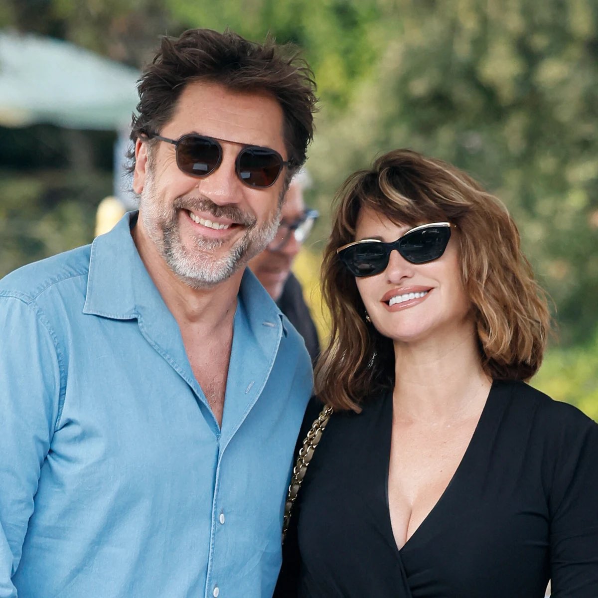 AdryHilton's tweet photo. Como veo por ahí que la gente tiene memoria selectiva y habla suponiendo cosas. Os dejo un recordatorio de que los ganadores del Oscar Penélope Cruz y Javier Bardem no solo son los mejores intérpretes de nuestro país, sino que además viven en España y TRIBUTAN EN ESPAÑA 😉😘 https://t.co/YqgXhT2Ojh