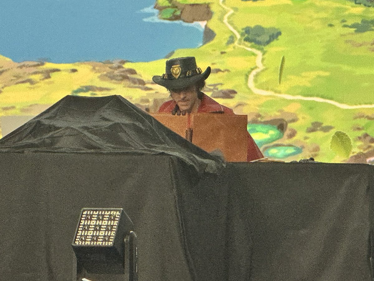 mountain_Duwe's tweet photo. Had no idea what to expect with #Questwatch here at #BlizzCon but itβs hilarious to see the gameβs voice actors playing tabletop RPG while in character. You can tell they really love the heroes they play and what they do for a living. https://t.co/VAIx3kSXHc