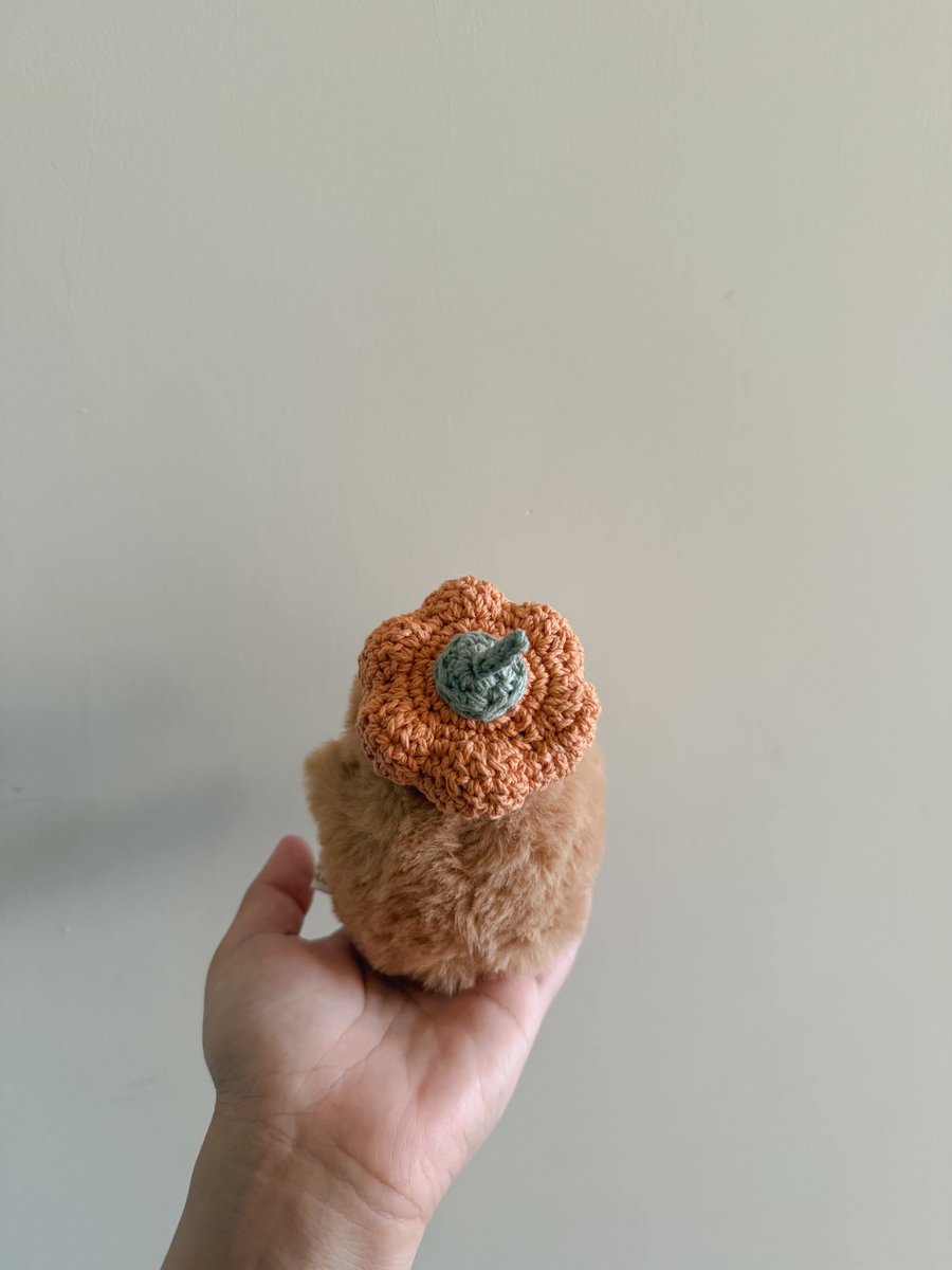 HarperYounqa6's tweet photo. a scarcity mindset has almost nothing to do with your actual bank balance, which is either great news or mildly infuriating depending on the week. https://t.co/9uW5c6UZwm