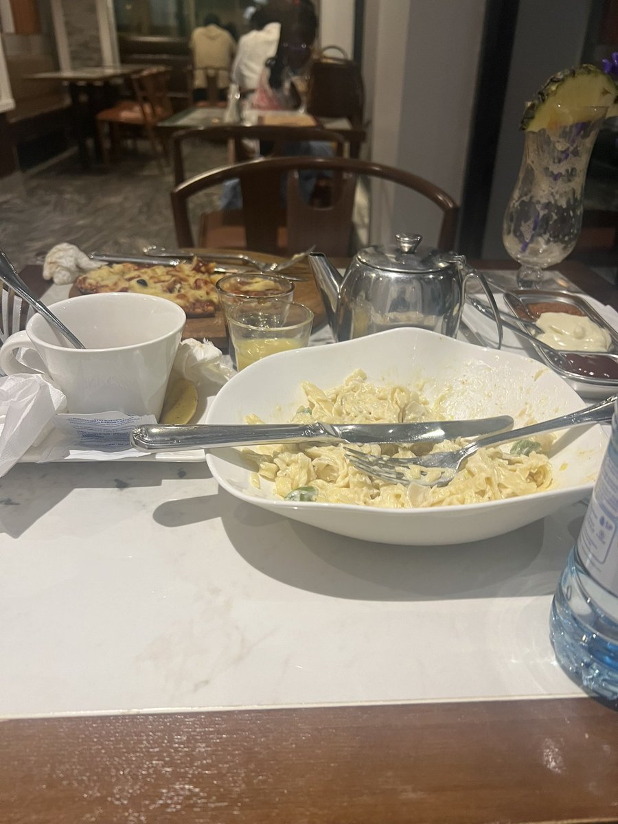 dylanmarck1's tweet photo. 😁week-end détente. 😌

Coiffeur, 💇 bons petits plats 🍽️ et hier soirée entre amis dans la bonne humeur. 😁

Exactement ce qu’il fallait 👌🏾pour recharger les batteries.🪫 
#weekend #vibes #good #food #foodie #amis #Douala https://t.co/r2dbHdqrFW