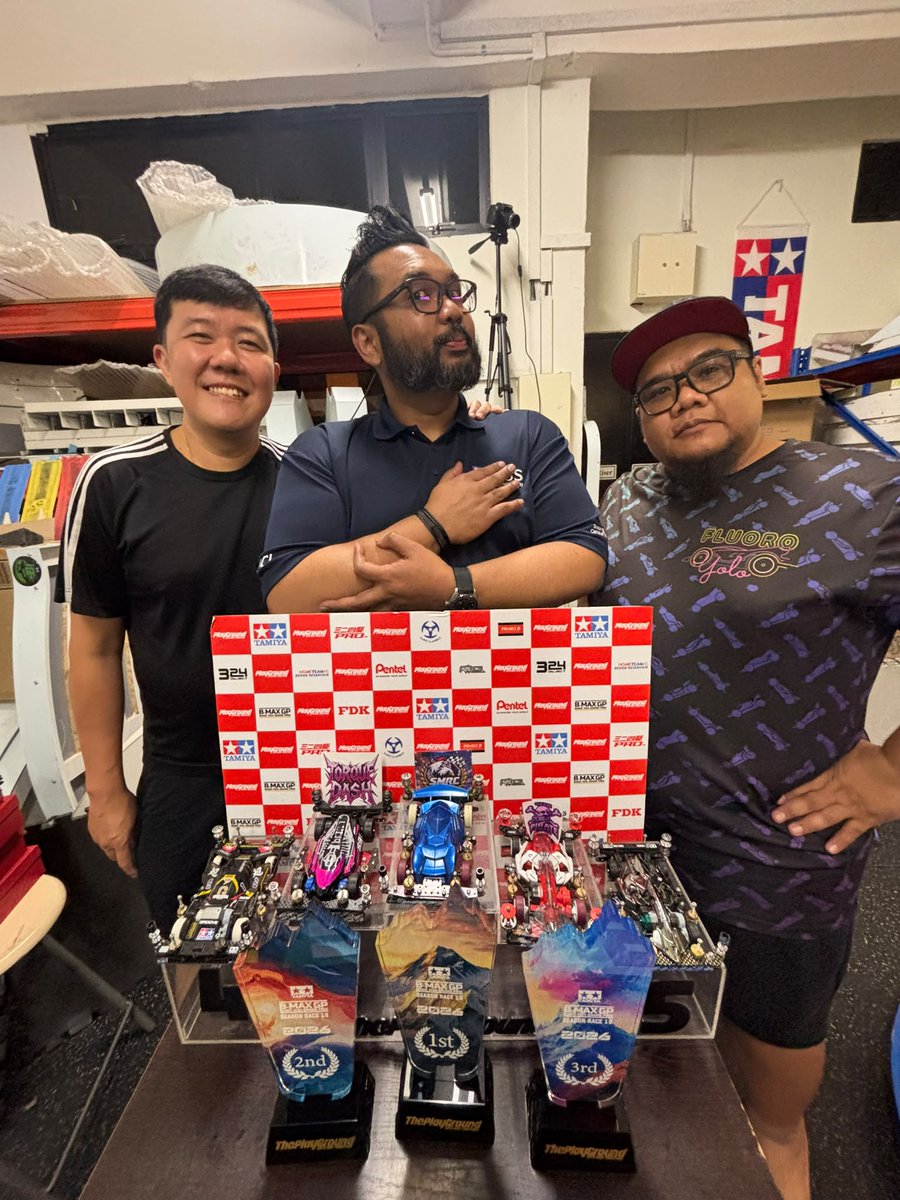 THEPLYGRNDSG's tweet photo. B-Max 2026 Singapore Qualifier (Race 10) 🥳Winners📷 #tamiya #tamiyamini4wd #四驱车 #三二四驱 #ミニ四駆 #ミニ四駆Pro #tamiyasingapore #igsg #tamiyaasia #theplaygroundsg #theplayground #タミヤ #ミニ四駆 #mini4wd #enomoto #sigworks #forcelabo #tamiyaalliance #BMAXGP https://t.co/2oTGphpoKG