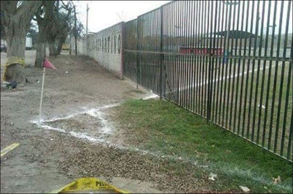 CDailyReports's tweet photo. Does this gate open so that you can use the field? Is this smart or a fail? 😅

#constructionfails #funny #design #fail #Construction #ConstructionDailyReports #contractors #CDR #builder #building #subcontractors #constructionworker #generalcontractor #constructionmanagement https://t.co/JKYO55b0mH