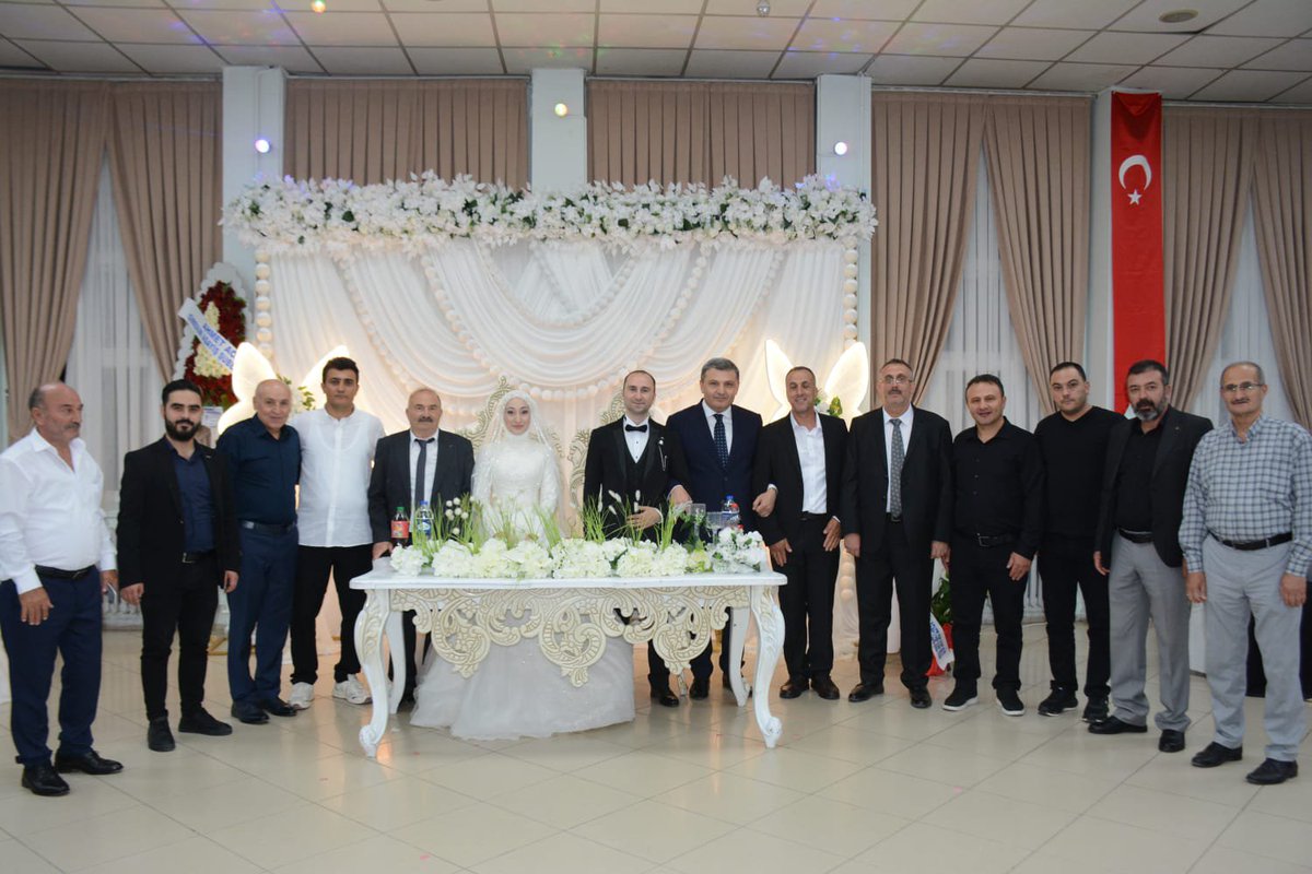 celalettin_kose's tweet photo. 📍Gümüşhane

Özdemir ve Şanlıtürk aileleinin kıymetli evlatları Hamiyet ve Mürsel'in düğün törenlerine katıldık.

Kardeşlerimizi tebrik ediyor, mutluluklar diliyorum. https://t.co/aoktNPD4ky