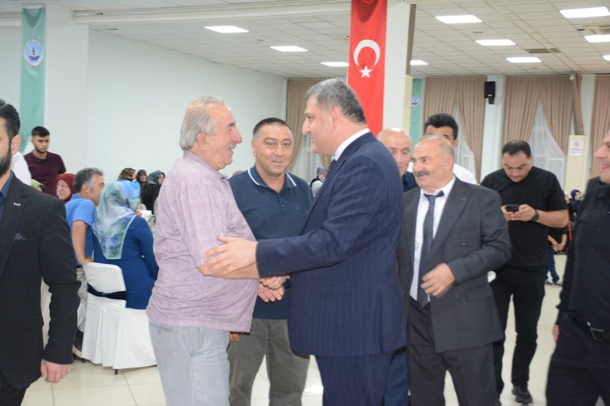 celalettin_kose's tweet photo. 📍Gümüşhane

Özdemir ve Şanlıtürk aileleinin kıymetli evlatları Hamiyet ve Mürsel'in düğün törenlerine katıldık.

Kardeşlerimizi tebrik ediyor, mutluluklar diliyorum. https://t.co/aoktNPD4ky