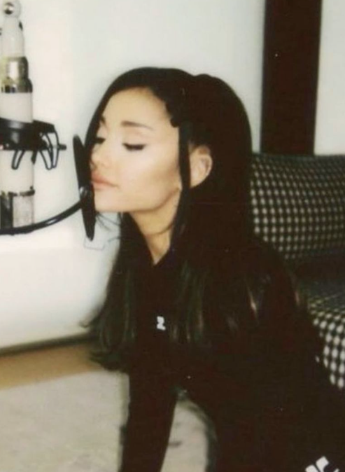 AboutMusicYT's tweet photo. Ariana Grande wrote Tattooed Heart entirely on her own in her bedroom when she was just 17 years old. https://t.co/Y6LWuFrnUg