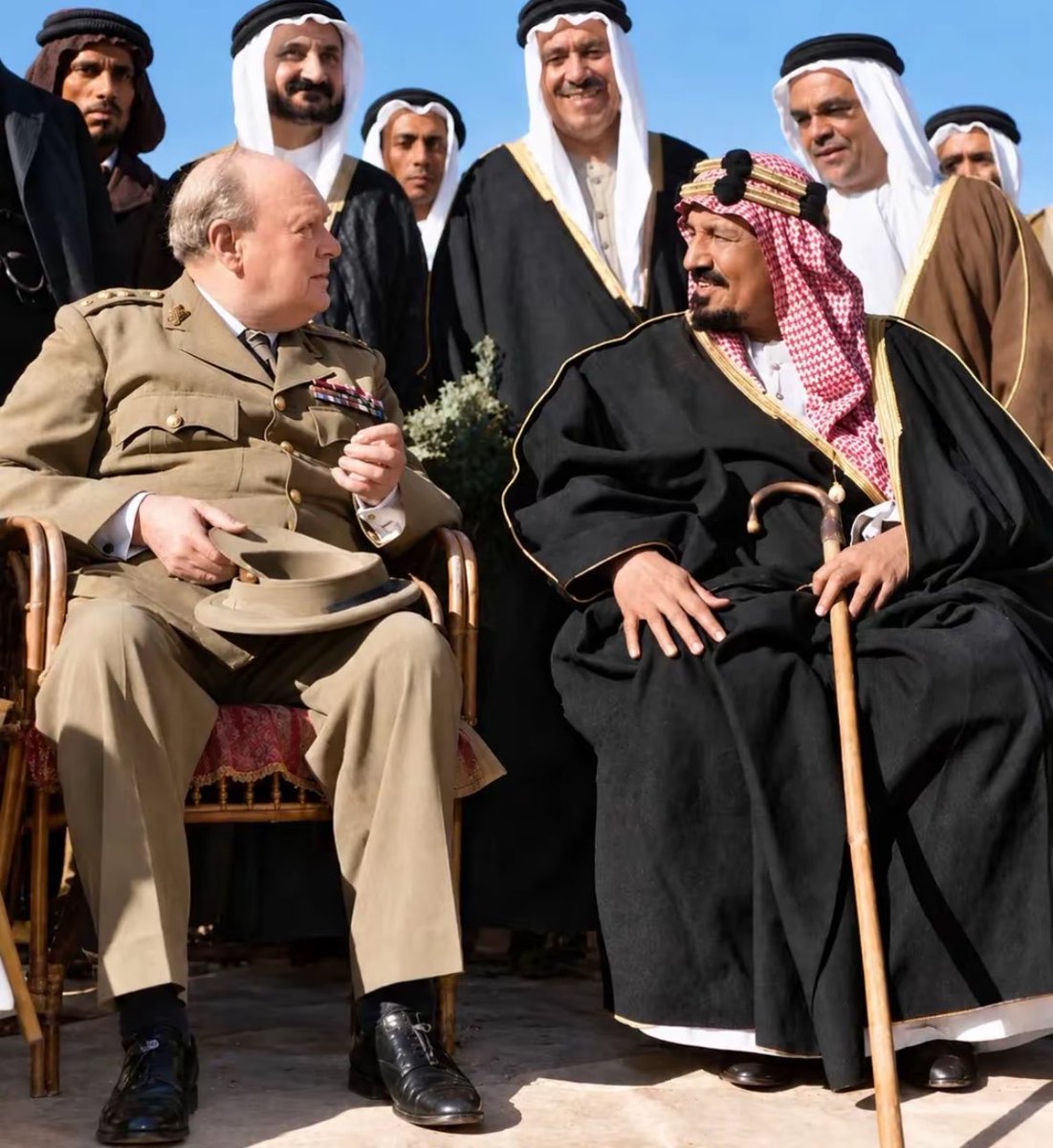 nasser_2030m's tweet photo. لقاء تاريخي بين الملك عبدالعزيز وتشرشل 🇸🇦

📸 | لقطة من ذاكرة التاريخ تجمع الملك المؤسس عبدالعزيز بن عبدالرحمن آل سعود – رحمه الله – برئيس الوزراء البريطاني ونستون تشرشل؛ لقاءٌ بين رجلين كان لهما حضورٌ مؤثر في أحداث عصرهما، وتبقى مثل هذه الصور شاهدةً على مكانة المملكة وحضورها السياسي منذ عهد المؤسس. 🇸🇦

#الملك_عبدالعزيز #السعودية #تاريخ_الس��ودية #تاريخ_العرب