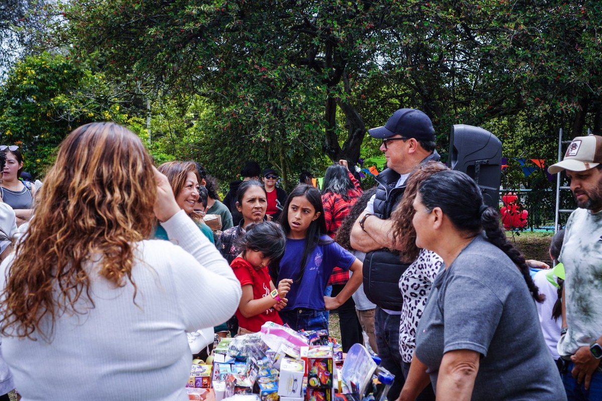 ConcejalRuben's tweet photo. De un parque olvidado… a un parque lleno de vida.

En el barrio Garcés Navas, en Engativá, vivimos una jornada de deporte, cultura y comunidad disfrutando de un espacio recuperado después de más de 10 años de abandono.

Gestió: resultados que se viven. 

#ElConcejalDeTodos https://t.co/5Z1xzBG6DB
