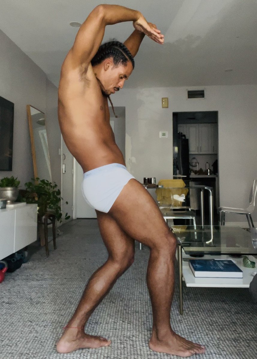 cariocamaicon's tweet photo. body talk https://t.co/6kEp1949nG