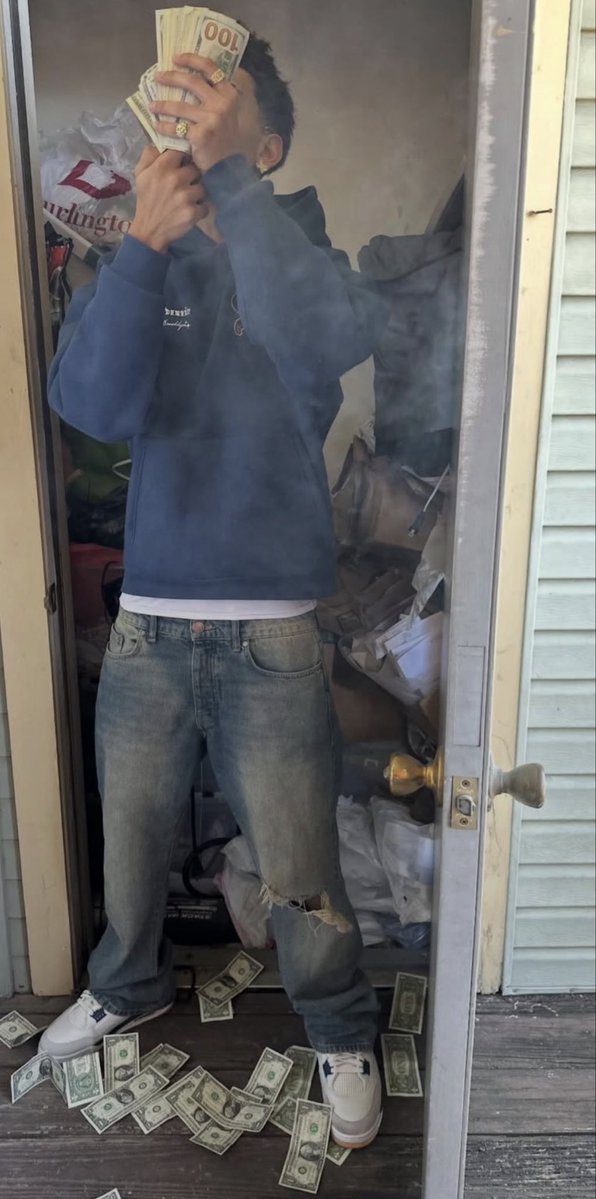 acepaid27's tweet photo. Money man #latino #fypシ゚viral https://t.co/ur6w2n9GZ3