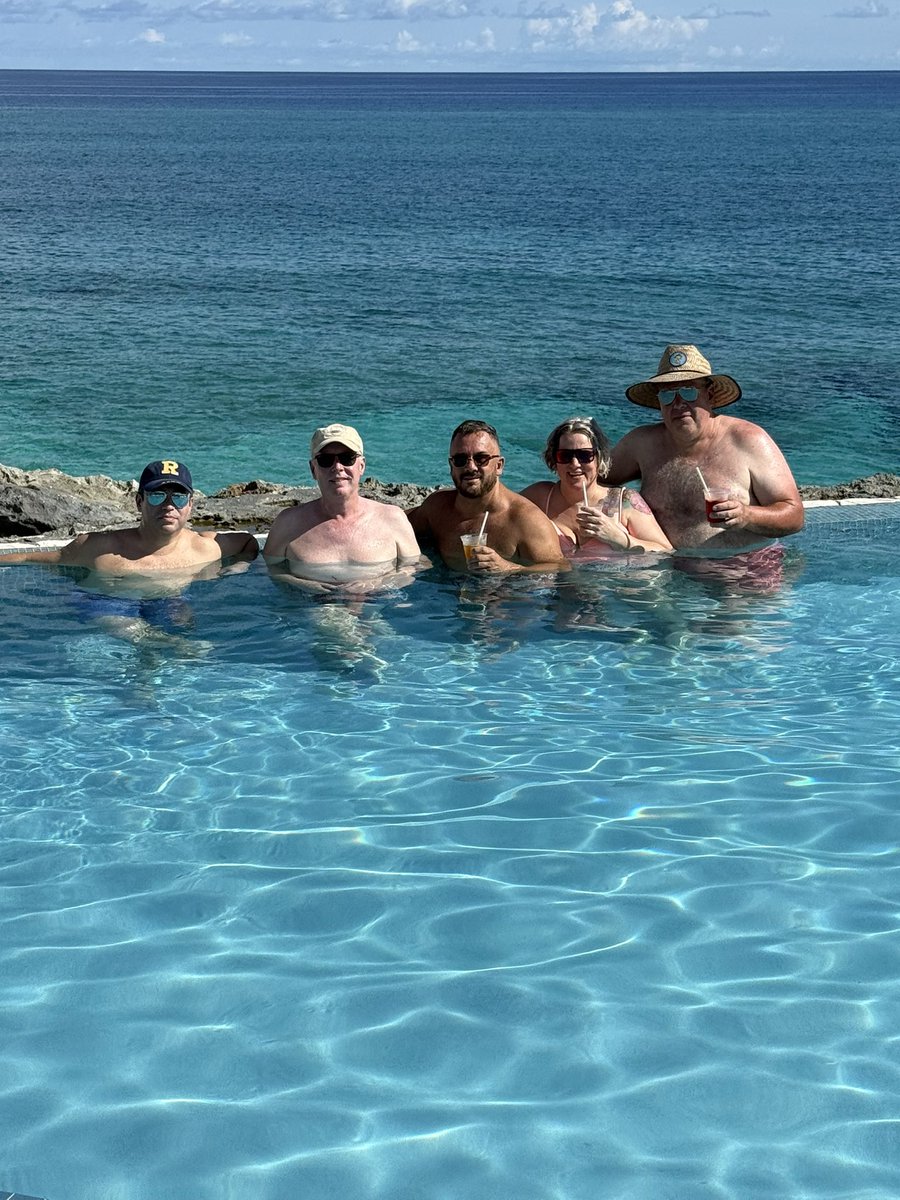 Alan1121156's tweet photo. Just got back from a very special cruise with friends and family!! https://t.co/9JgQ1Ur7XZ