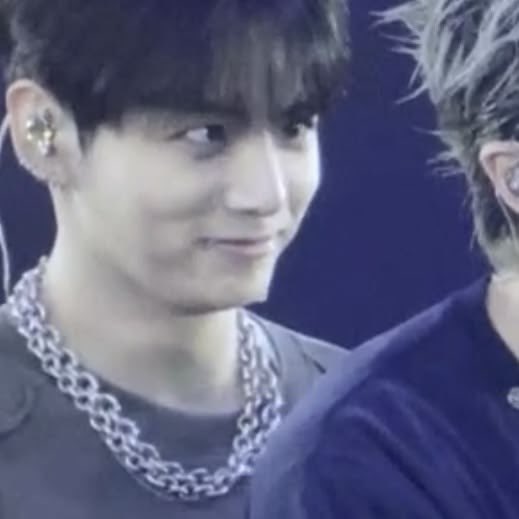 Smol_min_'s tweet photo. this specific genre of jungkook concert pics >>>> https://t.co/RMfrYhcBnI