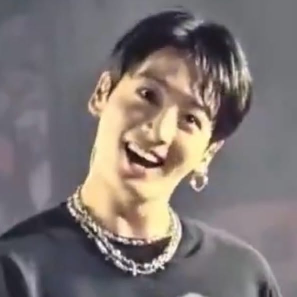 Smol_min_'s tweet photo. this specific genre of jungkook concert pics >>>> https://t.co/RMfrYhcBnI
