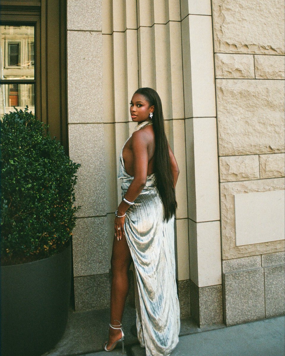 TheRealCocoJ's tweet photo. sitting pretty #nyfw https://t.co/zAIV8PtNJr