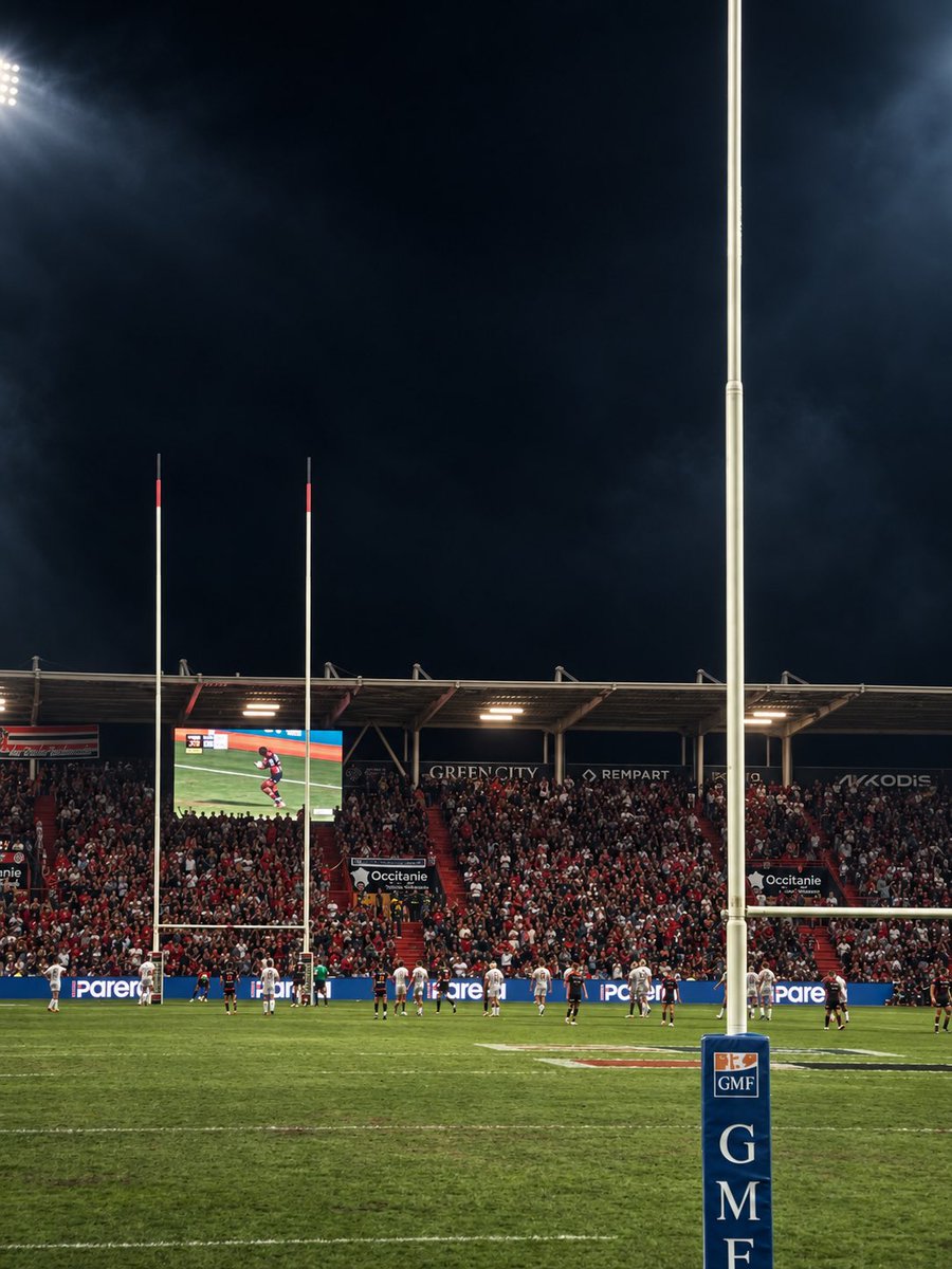 laruejustin's tweet photo. Il y a des matchs… et puis il y a Toulouse–Bordeaux. 🔴⚫️

Deux grandes équipes, un stade en fusion et cette atmosphère que seul le rugby peut offrir.

Quelle soirée ! 🏉🔥 https://t.co/PSGgClrN57