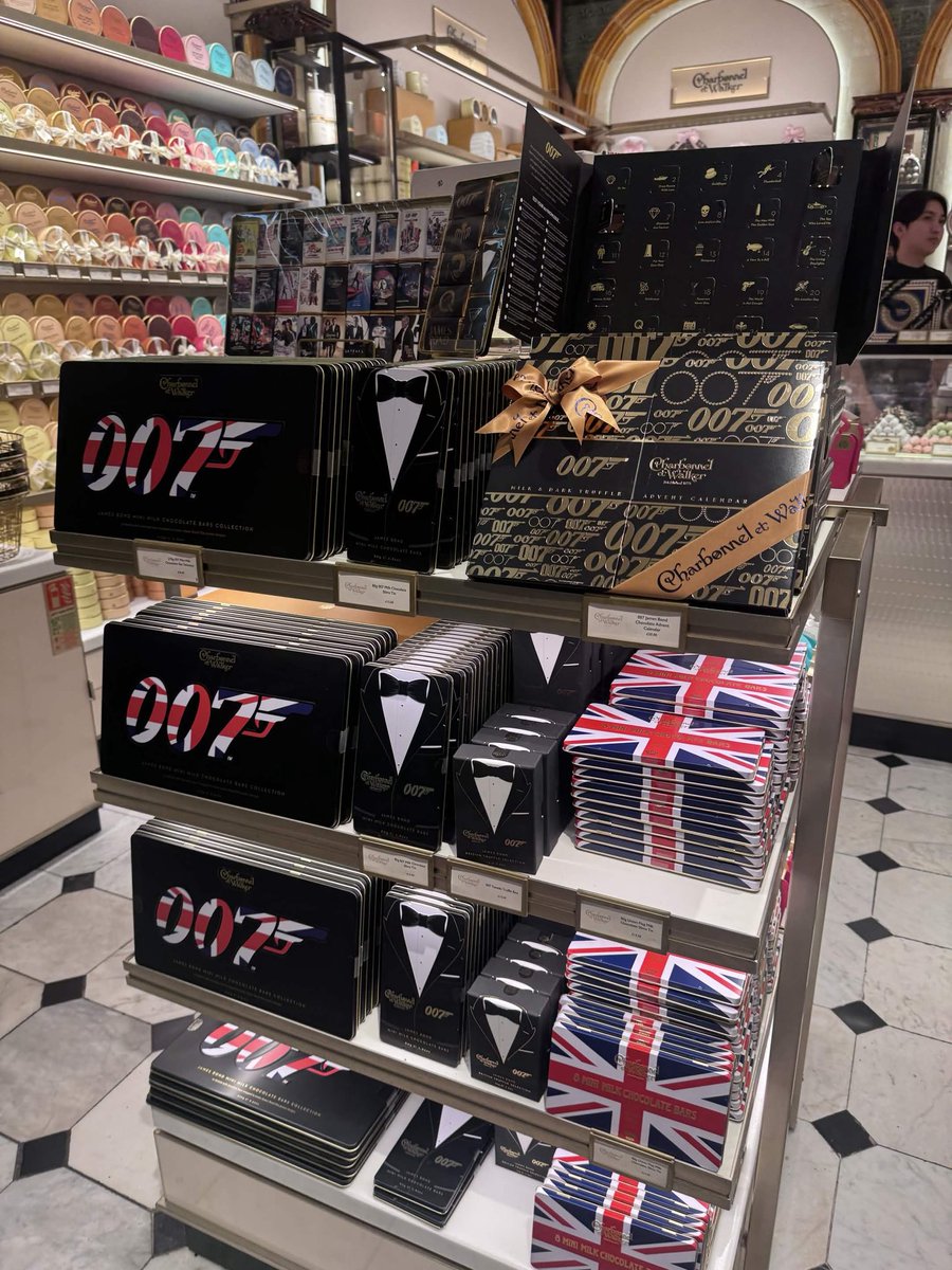 w4nkie's tweet photo. Ya boi got $007 merch added to Harrods and you’re bearish? https://t.co/kKFn1ZEQ8x