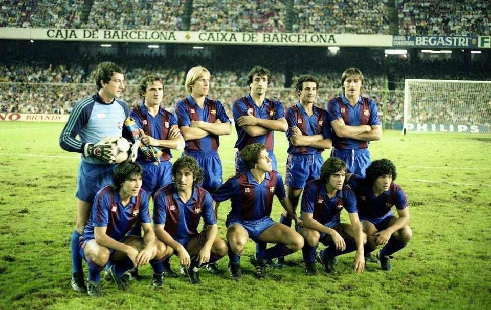 barcalovers1992's tweet photo. #FCBarcelona 1983.

Urruti, Sánchez, Schuster, Alexanko, Julio Alberto, Migueli.
Carrasco, Esteban, Víctor, Marcos, Maradona. https://t.co/QJmELYt5mV