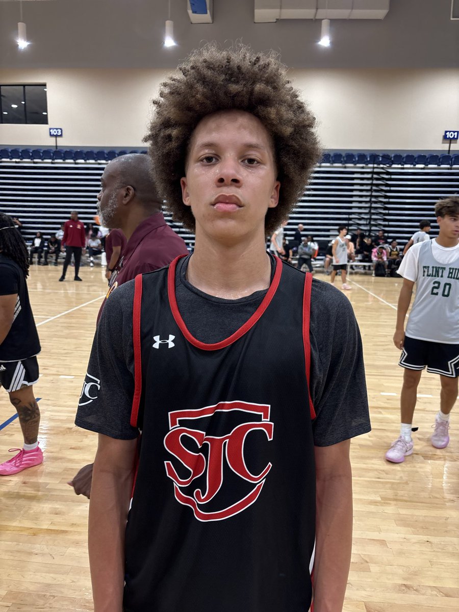 theCBGLive's tweet photo. St. John’s College High School 63
FairFax Christian School 53

Drew Hill led St. John's College High School to a win with 13P.

Strahinja Jakisic with 19 for Fairfax Christian School. https://t.co/L59CqpoTDr