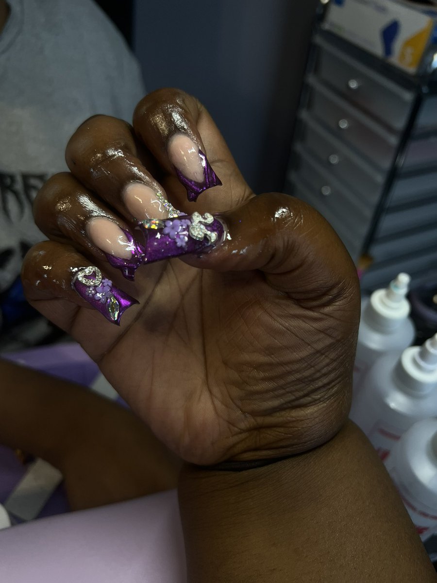 urfavbbwbarbiee's tweet photo. i love getting my nails and toes done ugh it makes me feel so cute and girly 🎀💅🏾 https://t.co/AF63PC2xyj