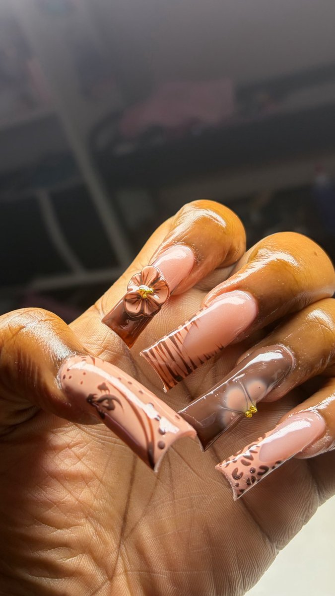 urfavbbwbarbiee's tweet photo. i love getting my nails and toes done ugh it makes me feel so cute and girly 🎀💅🏾 https://t.co/AF63PC2xyj