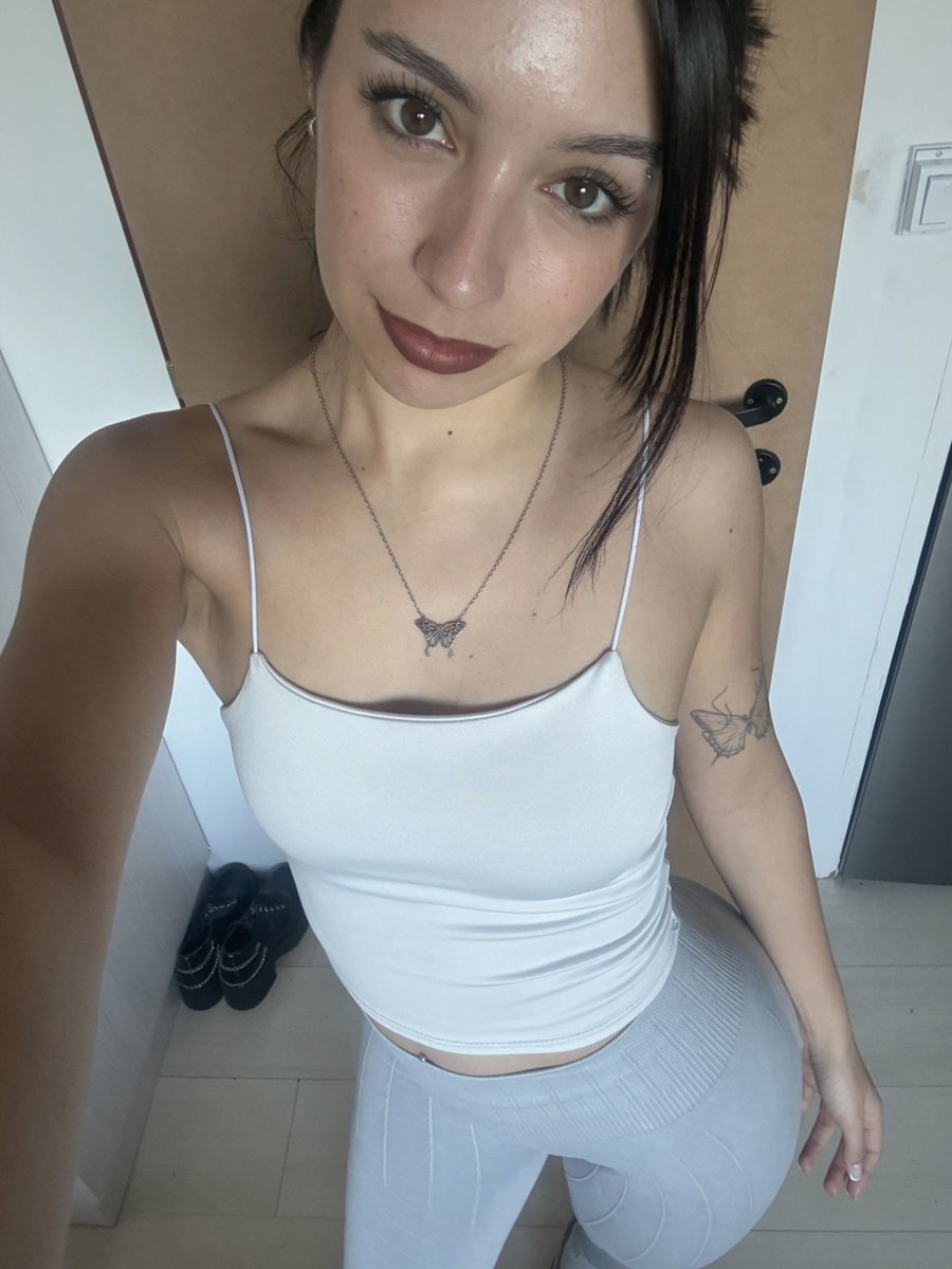 mooniedoll8's tweet photo. sending love to the constellations tonight https://t.co/HsGXJzrw5P