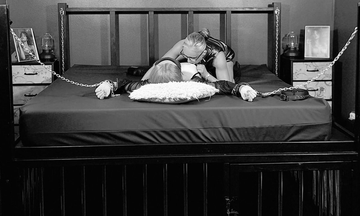 MistressVixen's tweet photo. Another incredible filming day at Vixen Media Studios for VIXEN PRESENTS—exclusive productions directed by Mistress Vixen.
A huge thank you to our amazing talent and crew. You absolutely smashed it! 👏🎬🖤
@FetishKittyx 
@FetishFilming https://t.co/cBi0mVqG8Q