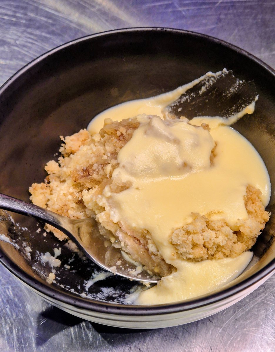 jayclark0106's tweet photo. So did an #Apple crumble... not bad to be honest, crumble could have been a bit more crumbly 😂 but not bad after a long lay off #Cooking #Learner https://t.co/gINnCbwM90