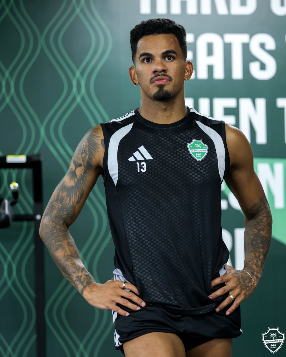 ALAHLI_FC's tweet photo. العيون على المباراة القارية 🎯

#الأهلي_باختاكور | #دوري_أبطال_آسيا_للنخبة | #وعبر_الزمان_سنمضي_معًا https://t.co/xjbnUDjLmN