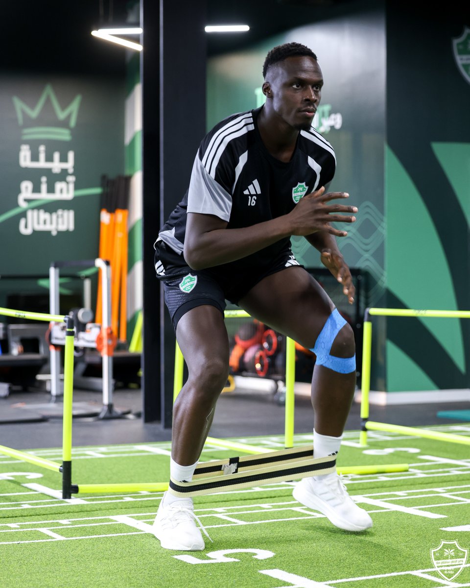 ALAHLI_FC's tweet photo. العيون على المباراة القارية 🎯

#الأهلي_باختاكور | #دوري_أبطال_آسيا_للنخبة | #وعبر_الزمان_سنمضي_معًا https://t.co/xjbnUDjLmN