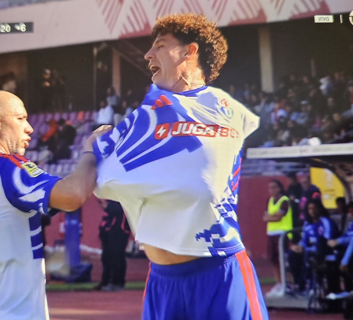 carlosdiaz5's tweet photo. El homenaje de Lichnovsky a Castellón #VamosLaU https://t.co/KyxGJkjY9K