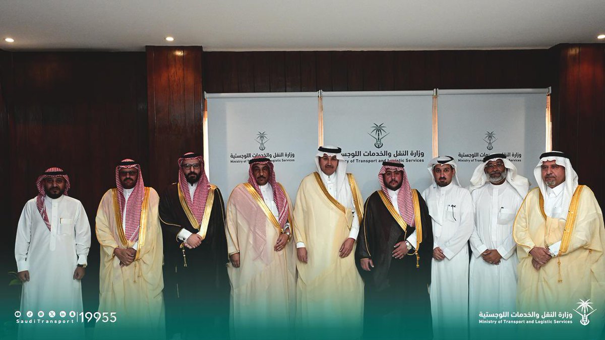 SaudiTransport's tweet photo. التقى معالي وزير النقل والخدمات اللوجستية @SalehAlJasser بحضور أصحاب المعالي والسعادة من قيادات المنظومة، منسوبي الغرفة التجارية بمنطقة الجوف، ورجال الأعمال بالمنطقة؛ لبحث سبل تعزيز التعاون مع القطاع الخاص بما يسهم في تحقيق مستهدفات الاستراتيجية الوطنية للنقل والخدمات اللوجستية.

#مسارات_تربطنا_بالمستقبل
#وزارة_النقل_والخدمات_اللوجستية