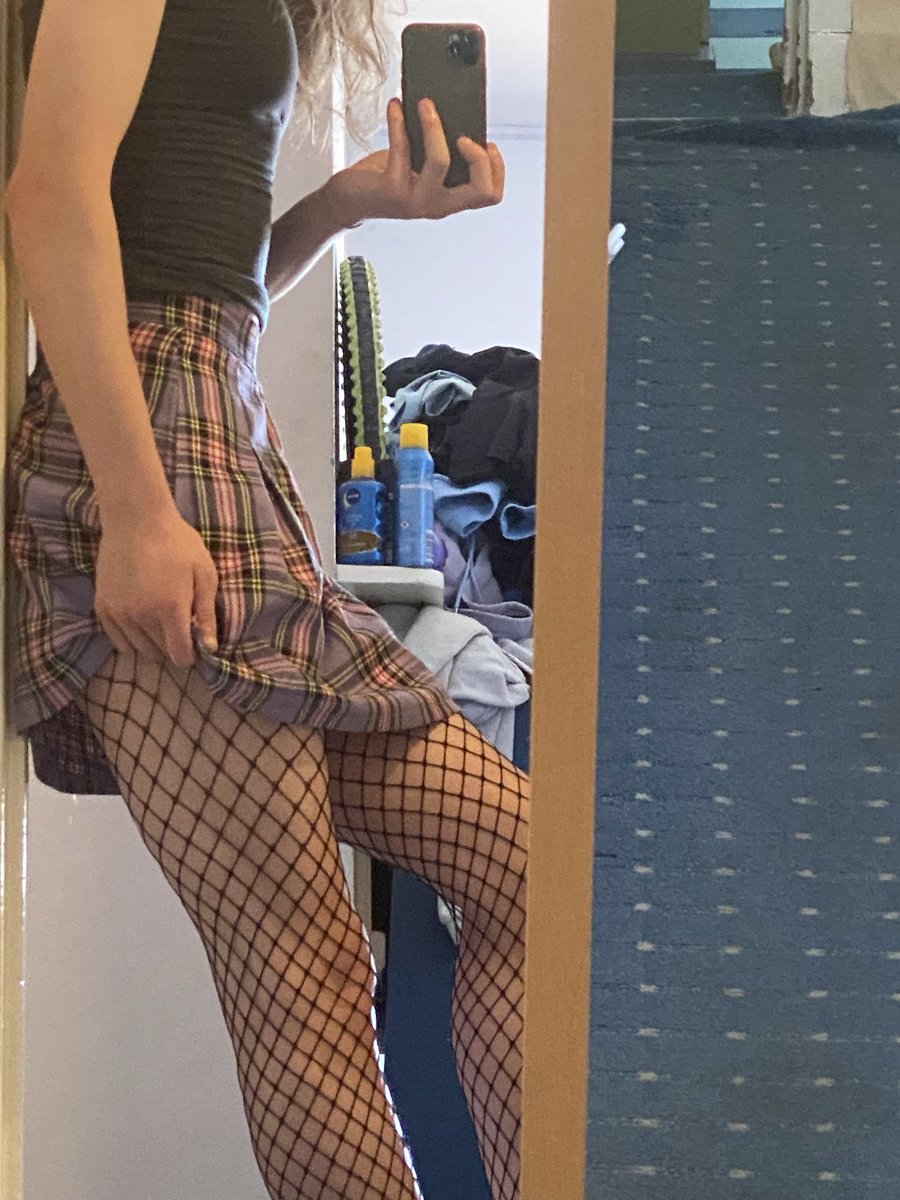 xoChazza's tweet photo. In love with this skirt😍💋

#nsfw #single #lesbian #trans https://t.co/j0obpcrU2Q