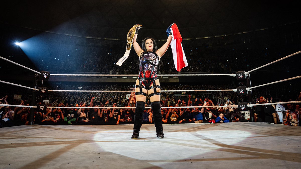 wweespanol's tweet photo. Todo Chile estaba con Stephanie Vaquer y tenemos nueva Campeona Mundial ☝️👩‍🦰🏅🇨🇱 https://t.co/Le97H0ylYL