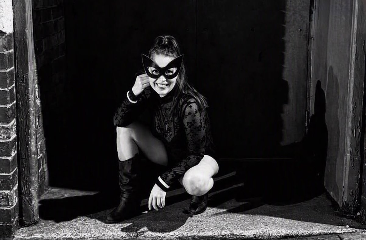 TToesUk's tweet photo. If you were hiding in the shadows with me, what would you like to do?⛓️🖤 #outdoorsex #maturewoman #leatherandlace #subdom https://t.co/yG2IVkduzn