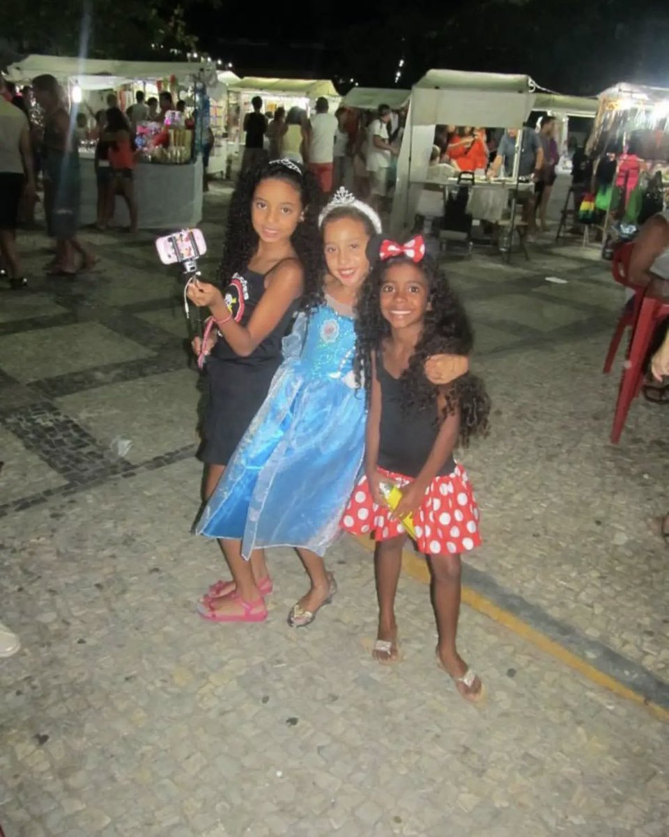 yawfrr's tweet photo. @naturabroficial Natura me ajuda, minhas primas conseguiram, e já estão se arrumando, mas nosso sonho sempre foi ir nós 3. Realiza esse sonho vai?! #NaturaNoRockinRio 
Estamos muito ansiosas, ajuda a gente https://t.co/pggaptzB3A