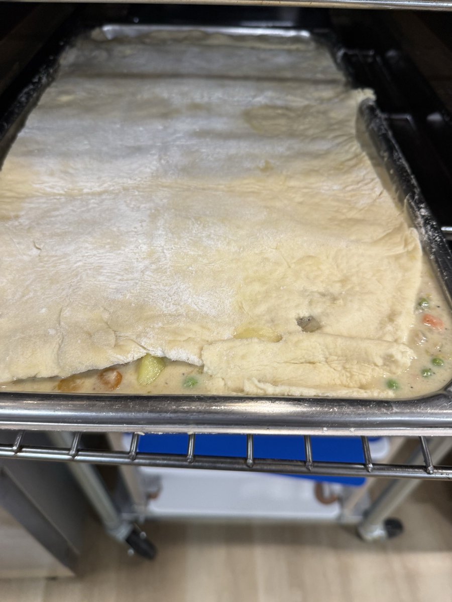 FarmsOnMain's tweet photo. This past weekend we roasted 3 whole chickens and 2 eye of round roasts to make chicken salad (breast meat), pot pie ( dark meat), and deli style roast beef.

We will probably make this a regular thing. https://t.co/QlCFNVbz8L