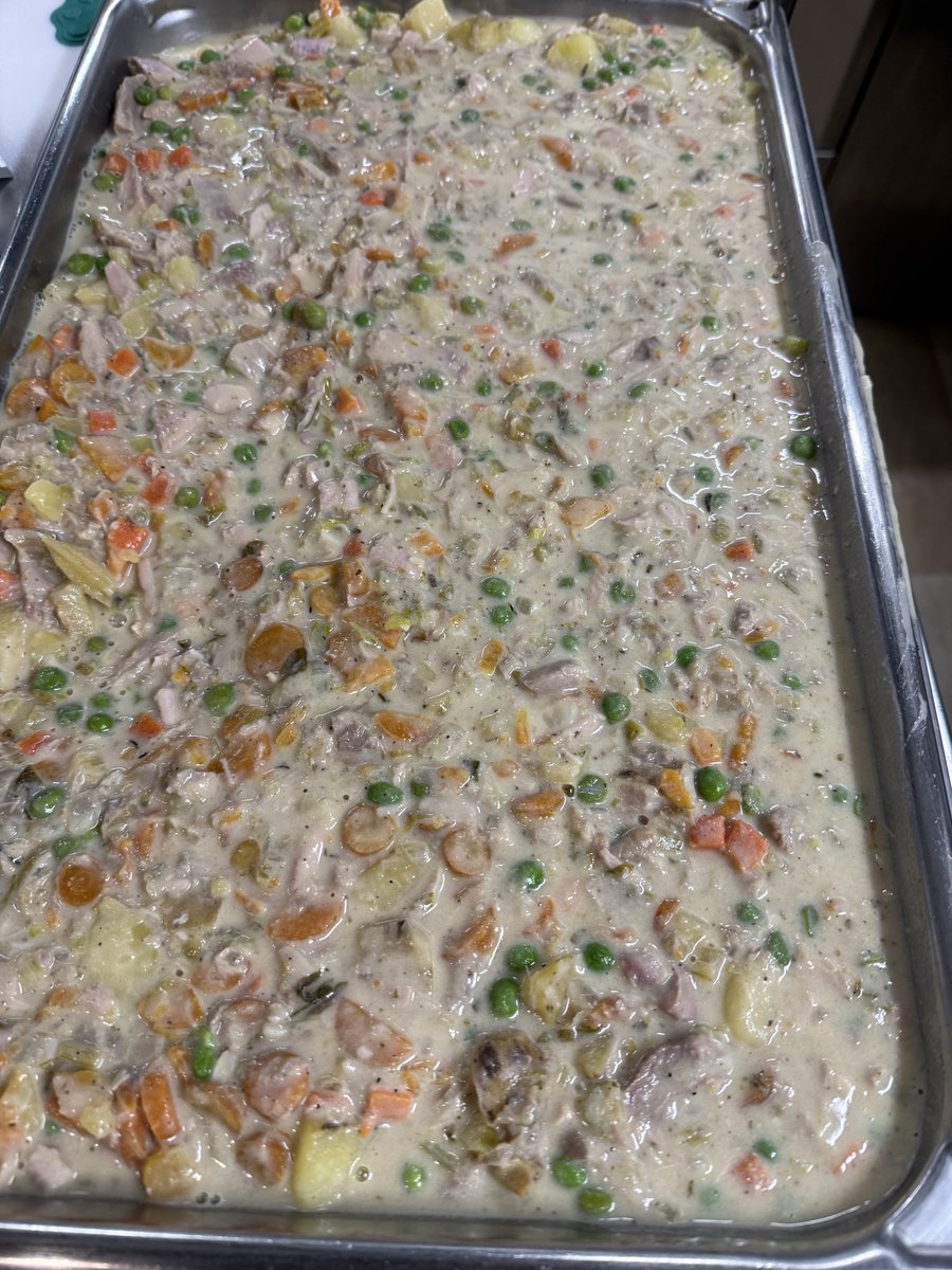 FarmsOnMain's tweet photo. This past weekend we roasted 3 whole chickens and 2 eye of round roasts to make chicken salad (breast meat), pot pie ( dark meat), and deli style roast beef.

We will probably make this a regular thing. https://t.co/QlCFNVbz8L