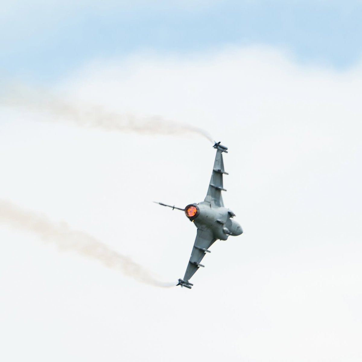 SharenyO's tweet photo. Swedish Air Force JAS 39 Gripen https://t.co/3zQ9y1EVa5