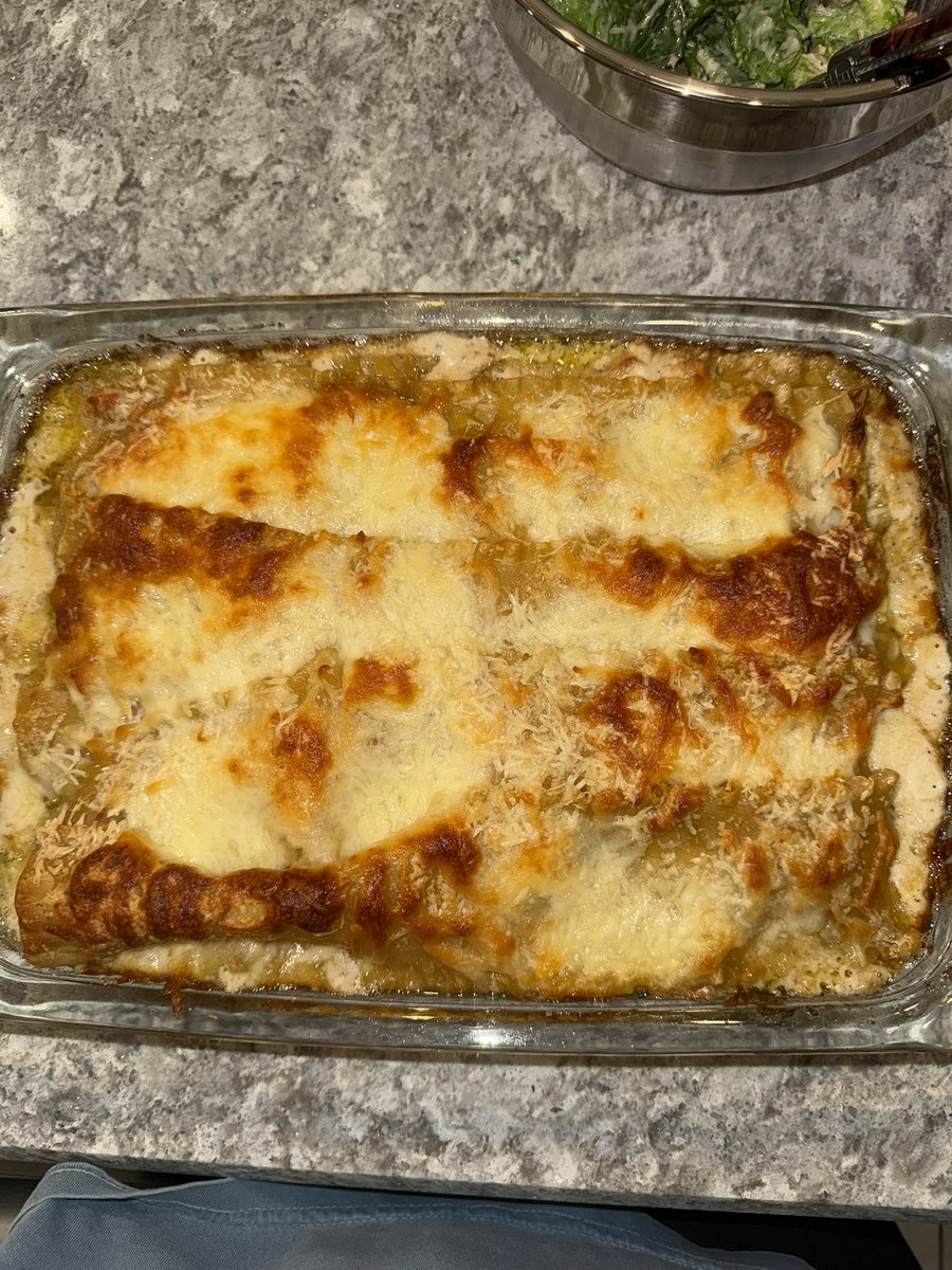 EightballJimmy's tweet photo. An insane #FatSunday meal. Chicken Alfredo lasagna https://t.co/JynVRn4wv6