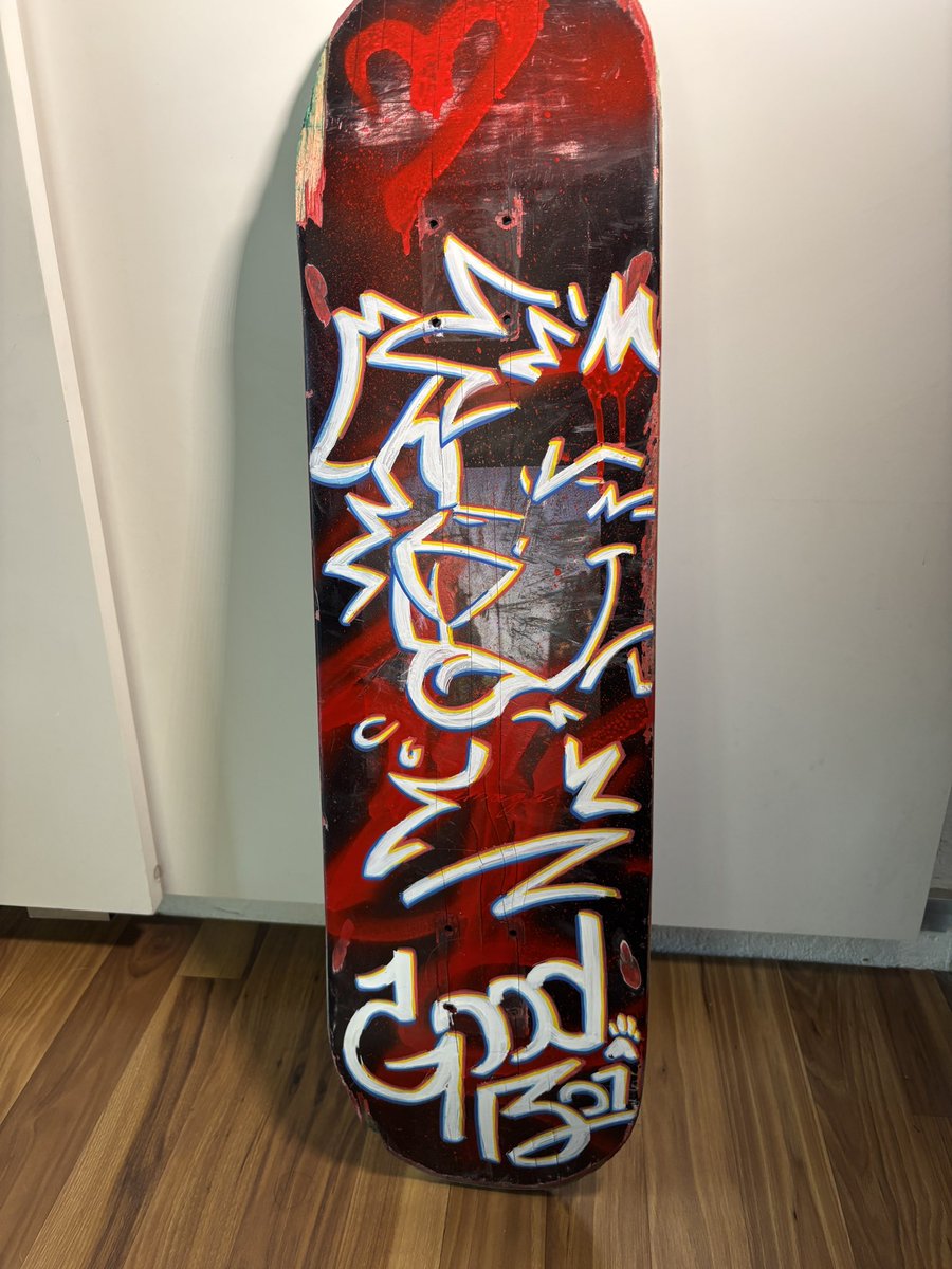 GoodBoi_Golden's tweet photo. I love painting on a skateboard. The chromatic aberration goes so hard https://t.co/EYluJOERQa