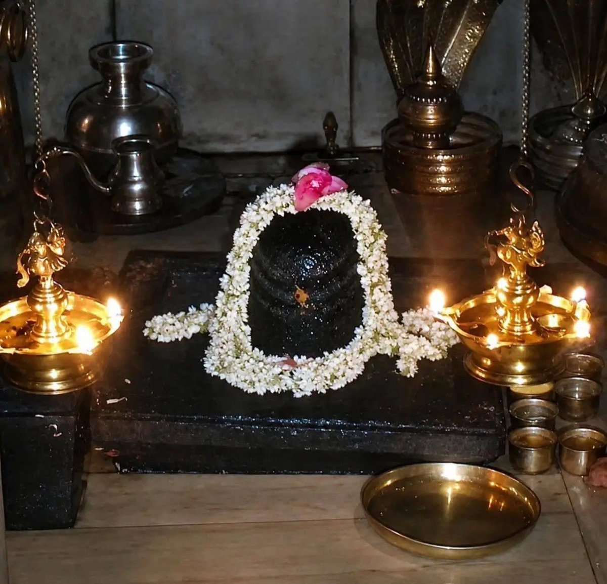 shivShambu1111's tweet photo. Om Namah Shivaya #SriVeerabhadraswamy #hara #Rudra #omnamahshivaya #Mahakaleshwar #omnamahobhagvatheRudraya #KashiVishwanath #Kedarnath #amarnath #somanath #manjunath #mallikarjun #sriyediyursiddalingeshwar #srirevannasiddeshwara Hara Hara Mahadev💐🙏🏼Reply Om Namah Shivaya 💖 https://t.co/jmM4WpoMQr
