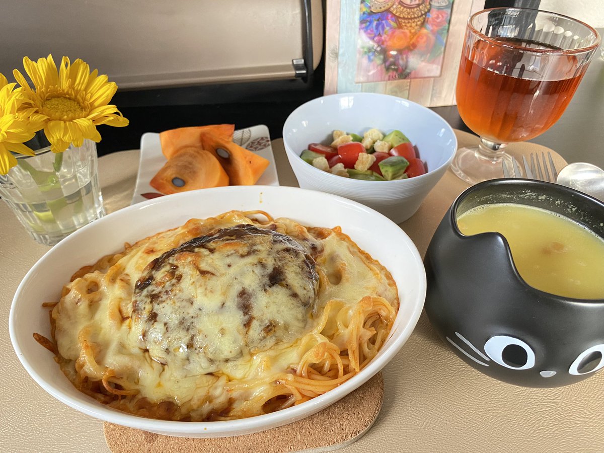 miori_xoxo's tweet photo. チーズハンバーグミートスパ🍝

ミートスパにハンバーグをどーん。
チーズもたっぷり、好きなもの全部のせ✨

#おうちごはん https://t.co/bkx3o0qACJ