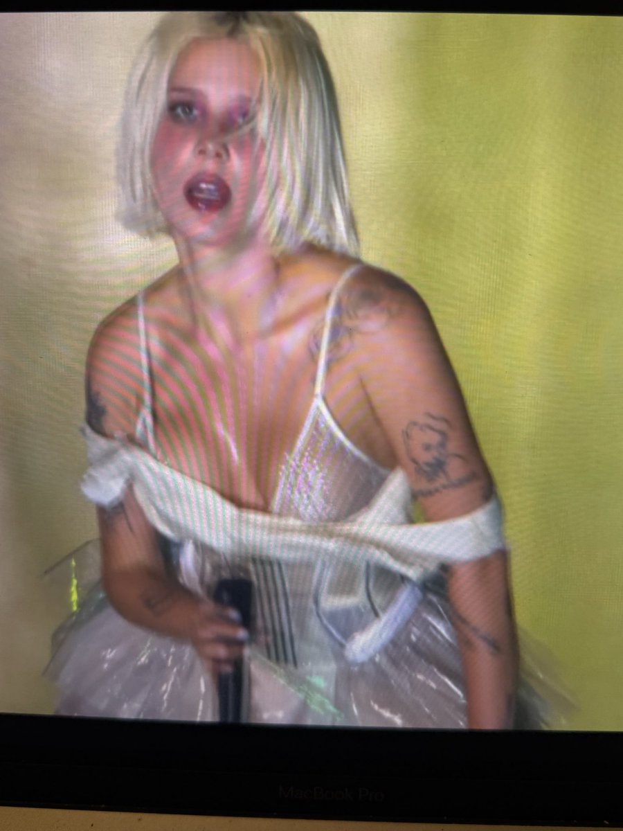 aureumnightmare's tweet photo. AYO WHAT THE FUCK https://t.co/V6x99hqsi0