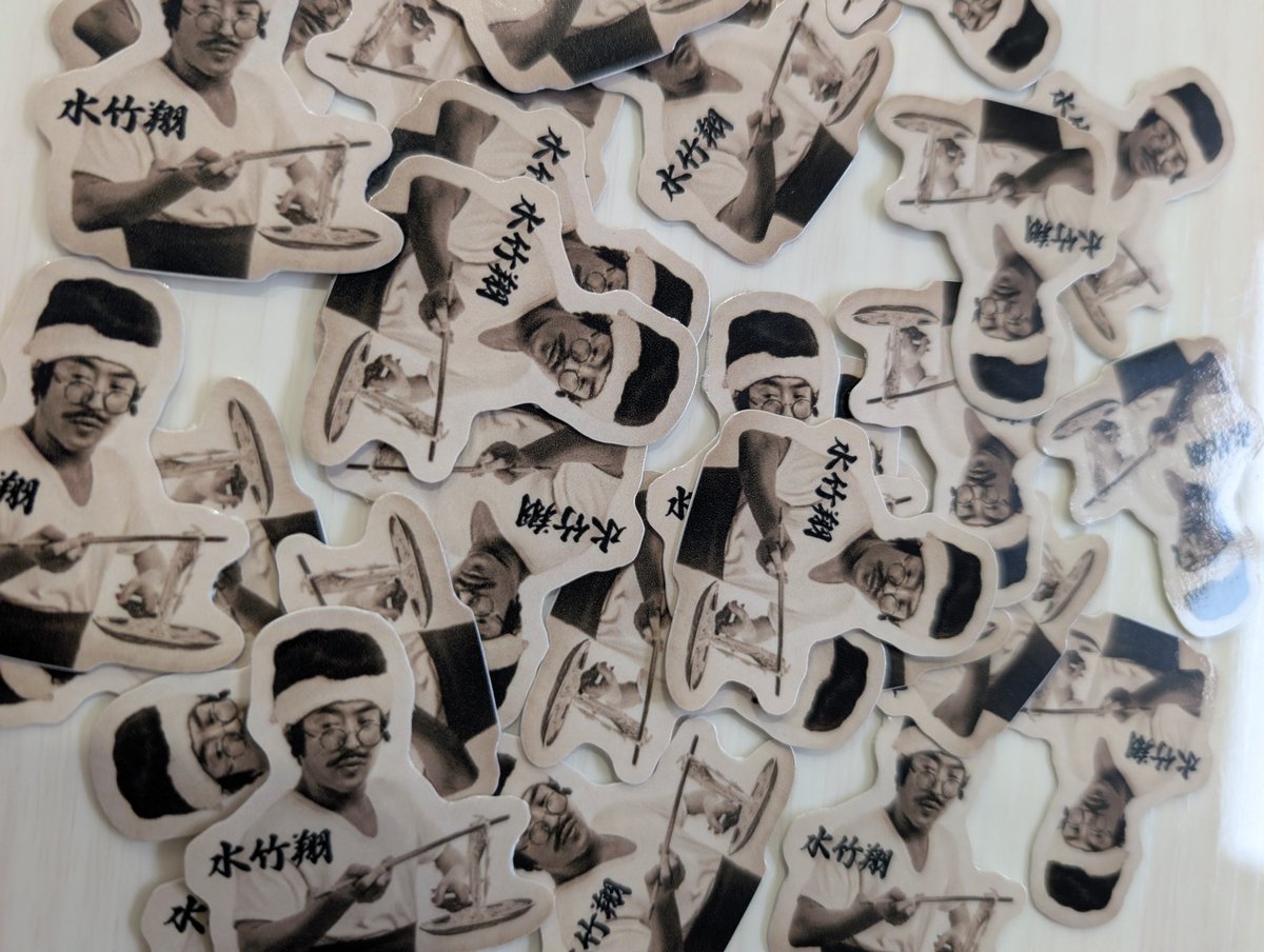 81banramen's tweet photo. 150枚限定、ラーメン食べてくれた方に

水竹翔ステッカープレゼント！

欲しい方はスタッフにお声かけ下さい。

今日中に無くなる可能性もございますが、3年位無くならない可能性もございます。

悪口書くような人にはあげません。

私水竹も11時からしばらくの間おりますのでよろしくお願いします。 https://t.co/5C3JM9zTBE