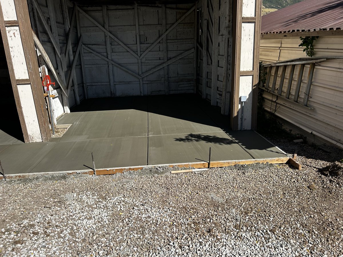 ConcretePlusLLC's tweet photo. This my last Saturday pour for more information don’t hesitate to contact us https://t.co/nG7fuGW5qa https://t.co/2NqGuRuH11