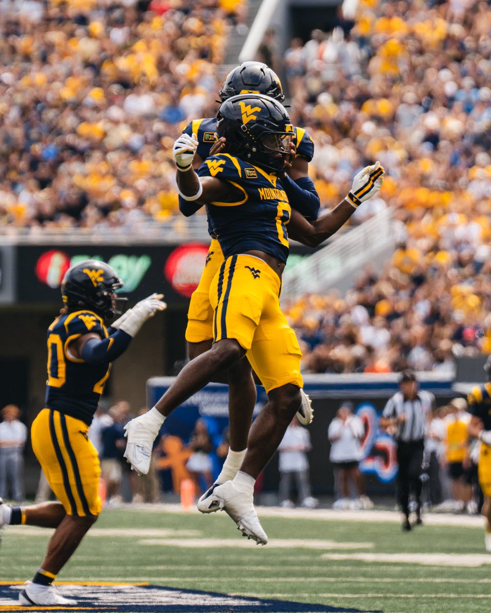 WVUfootball's tweet photo. From Saturday’s W 📸 https://t.co/WzrTi4U4U2