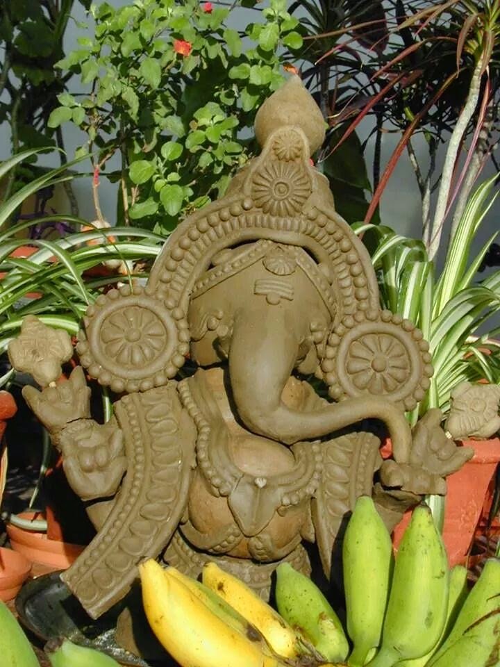 KalyanKnvs's tweet photo. "నోటికి అడ్డంగా తొండం, తక్కువ మాట్లాడమని!
చాటంత చెవులు, శ్రద్ధగా వినమని!
పెద్ద పొట్ట, విన్నది జాగ్రత్తగా దాచుకోమని!
చిన్ని కళ్ళు, దృష్టి సూక్షంగా ఉండాలని."

అందరికి "వినాయకచవితి" శుభాకాంక్షలు.

#వినాయకచవితిశుభాకాంక్షలు
#HappyGaneshChaturthi2026
#GanpatiBappaMorya https://t.co/H41E8kfBCw