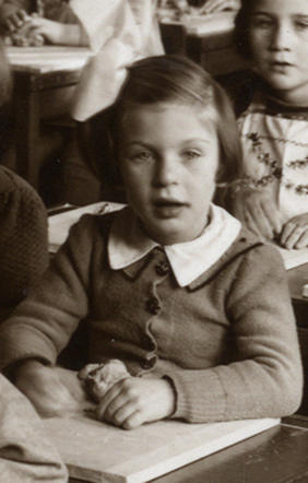 AuschwitzMuseum's tweet photo. 14 September 1932 | Dutch Jewish girl, Clara Kesing, was born in Amsterdam.

She was deported from #Westerbork to #Auschwitz in January 1944. She was murdered in a gas chamber after the arrival selection. 
---

Watch a short video about gas chambers and crematoria of the Auschwitz camp: https://t.co/AENjcRS04c