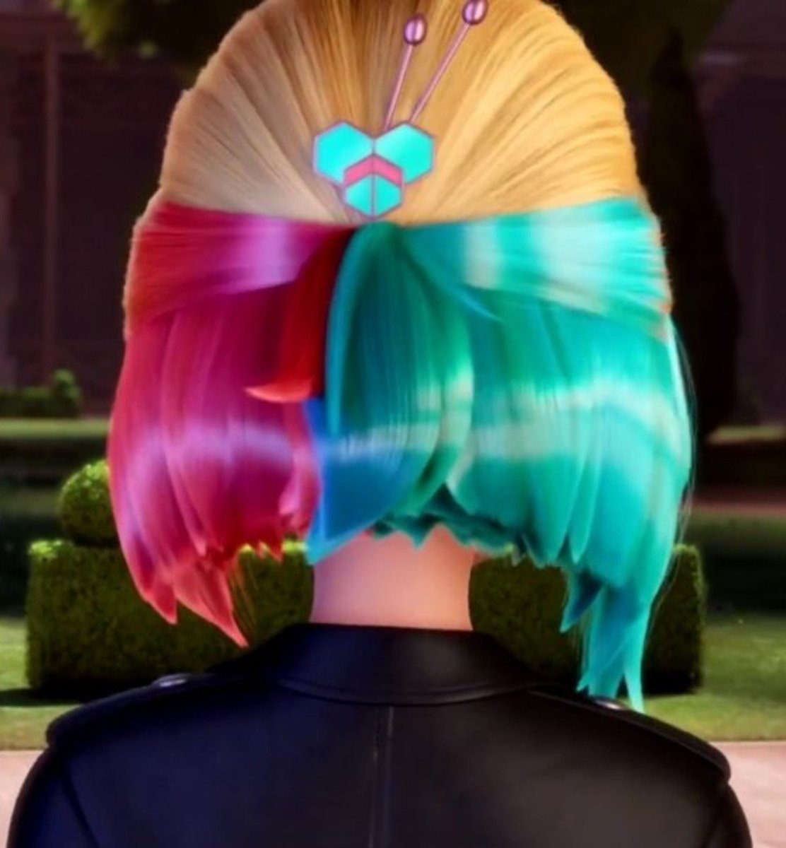 zoe__vesperia_'s tweet photo. acho incrível como o cabelo da zoe ficou melhor na sexta temporada https://t.co/gXW45jFGDJ