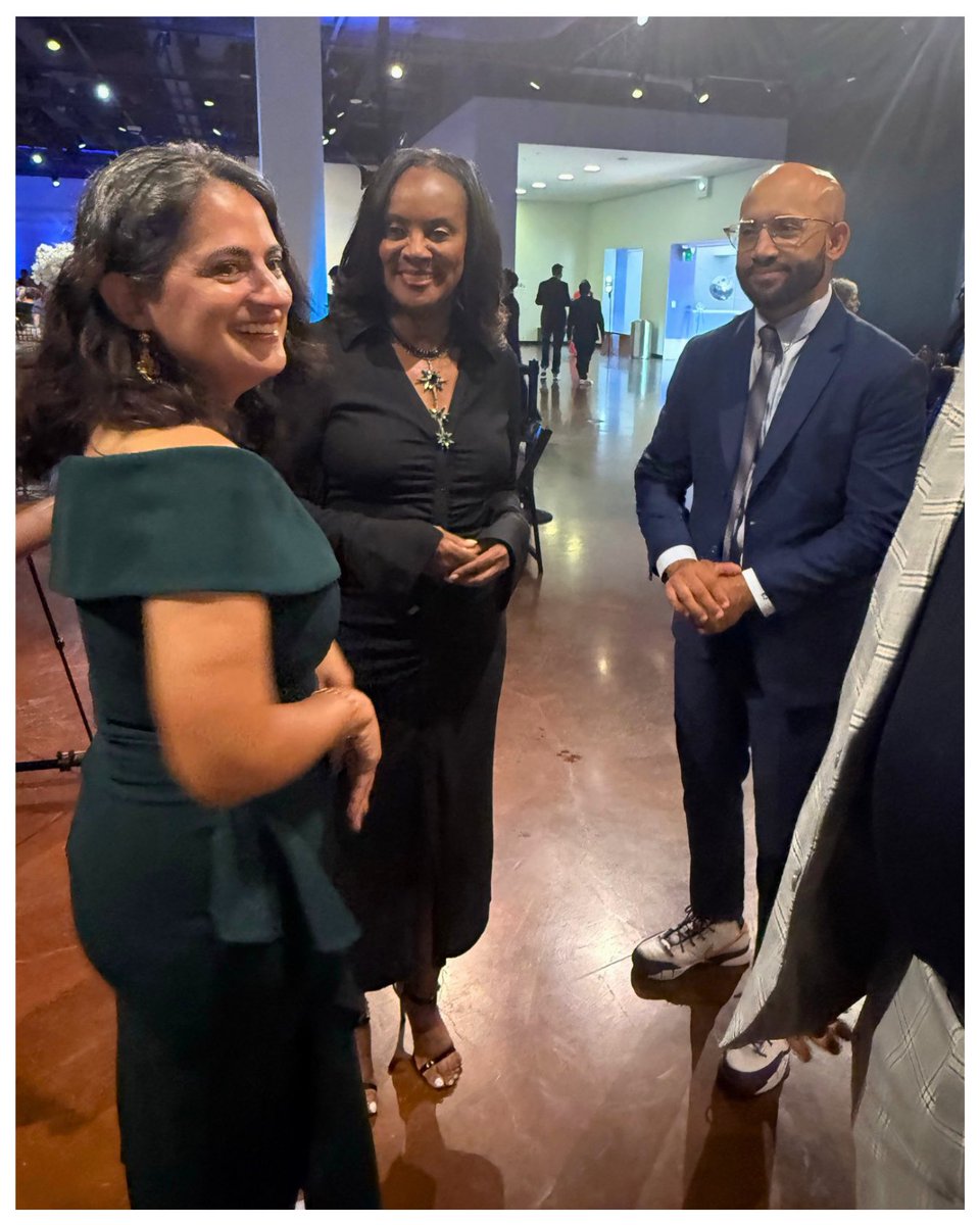 CommALSimmons's tweet photo. It's a “small” thing, but that's the point. Change doesn’t come from one big moment. Opal Lee believed it came from showing up, over and over.

Last night, we filled @fwmsh for her Centennial Birthday Gala. (Black tie &amp; sneakers, to honor someone who walked her way into history.) https://t.co/xvS3HbzwG7
